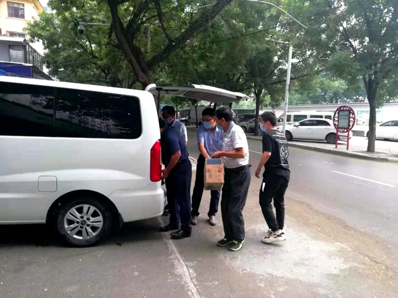 省血液中心开展“四送一助力”专项行动 捐助疫情防控物资
