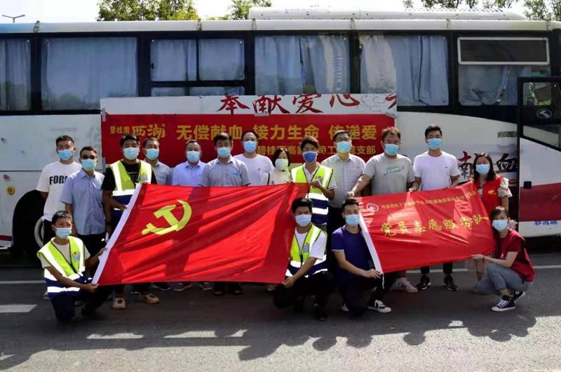 碧桂园河南区域高新公司工地党支部开展“无偿献血 接力生命 传递爱 ”志愿献血活动