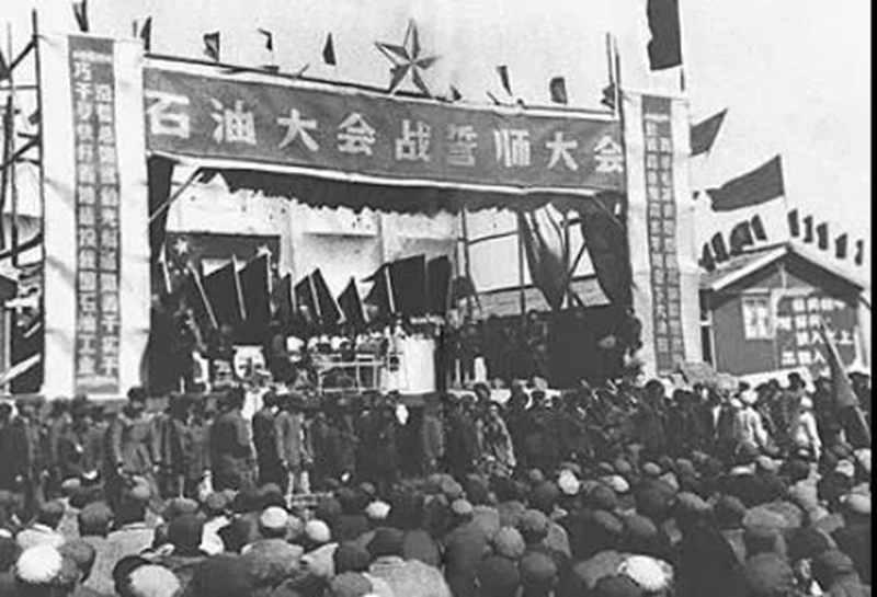 大庆精神 | 奋斗的红旗永不褪色