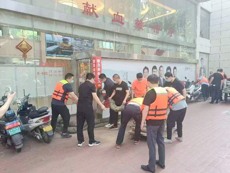 河南省红十字血液中心与新同乐社区 开展防汛应急演练 提升紧急处置能力