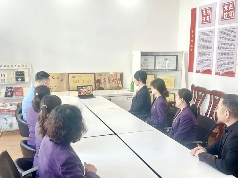 学习模范事迹 争做时代新人
