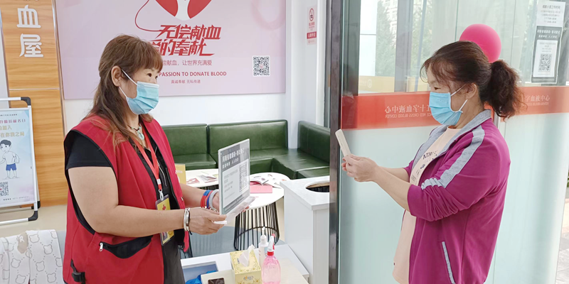 百次献血女英雄——朱秋霞