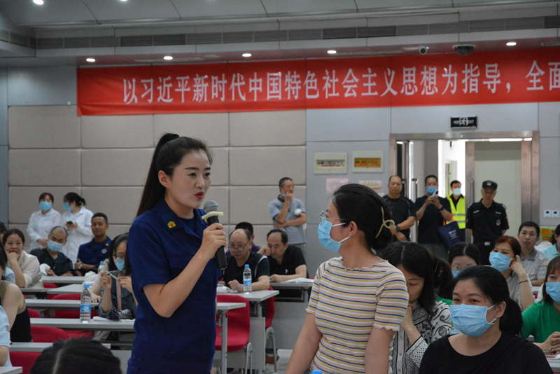 河南省红十字血液中心举办2023年“安全生产月”安全培训暨应急避险逃生灭火演练活动