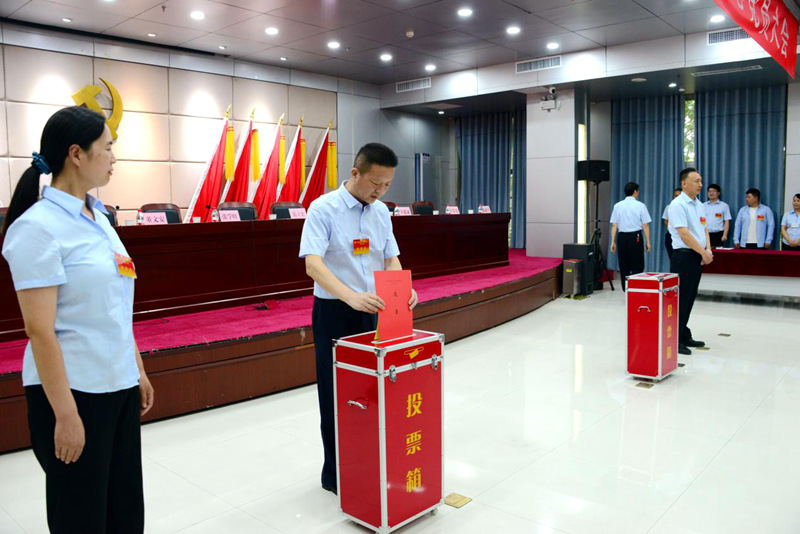 河南省红十字血液中心召开党员大会进行换届选举
