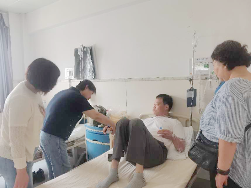 离退休党支部开展走访慰问活动