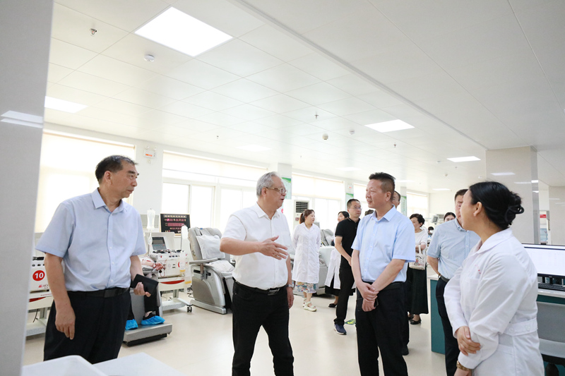 中国医学科学院输血研究所所长刘嘉馨莅临河南省红十字血液中心参观指导