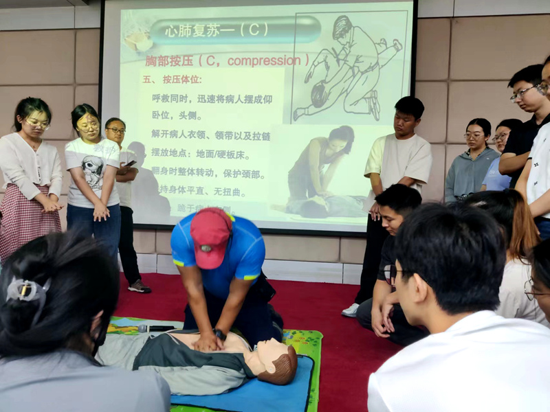 河南省红十字血液中心开展急救技能培训