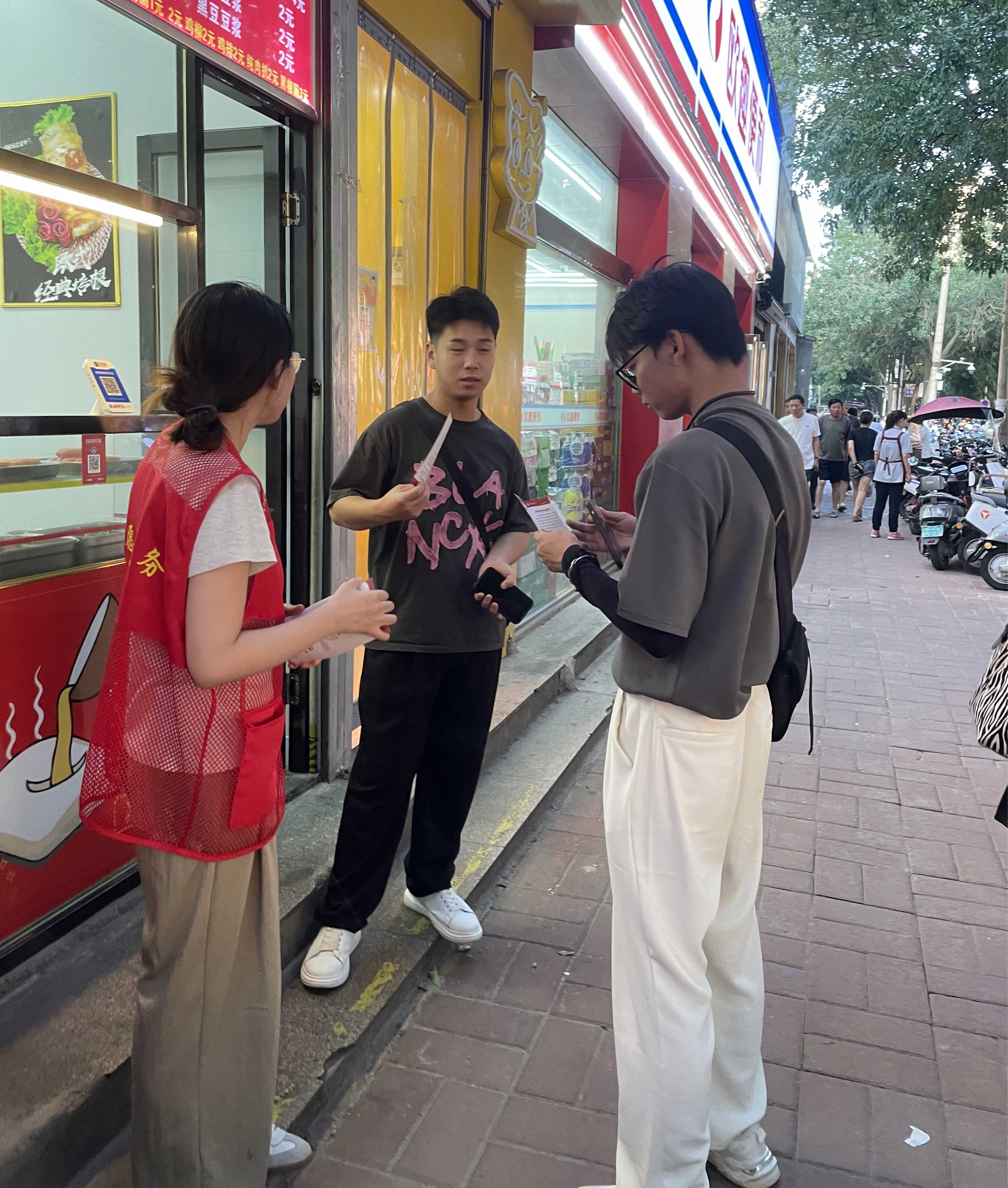党建夜车聚人心 采血二科党支部众志成城齐上阵