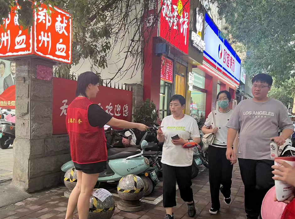 党建夜车聚人心 采血二科党支部众志成城齐上阵