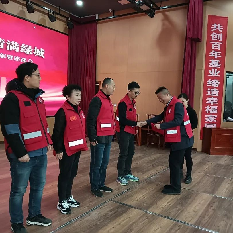 致敬热血英雄 奉献情满绿城