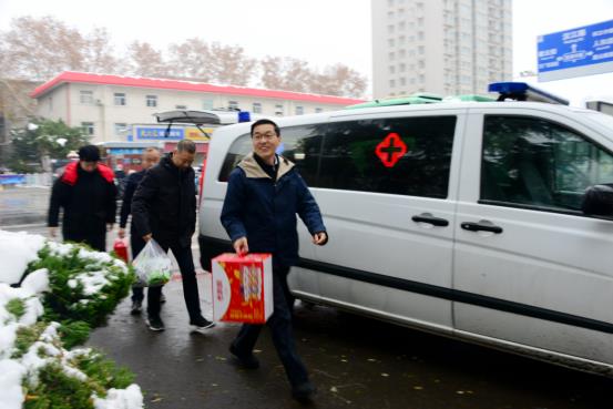 寒冬慰问传真情 殷殷关怀送温暖