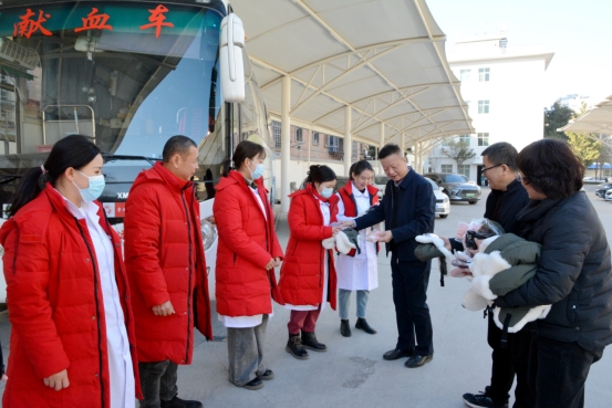 寒冬慰问传真情 殷殷关怀送温暖