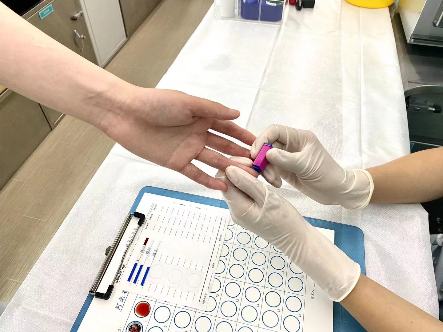 纹身、纹眉、打耳洞后能献血吗？
