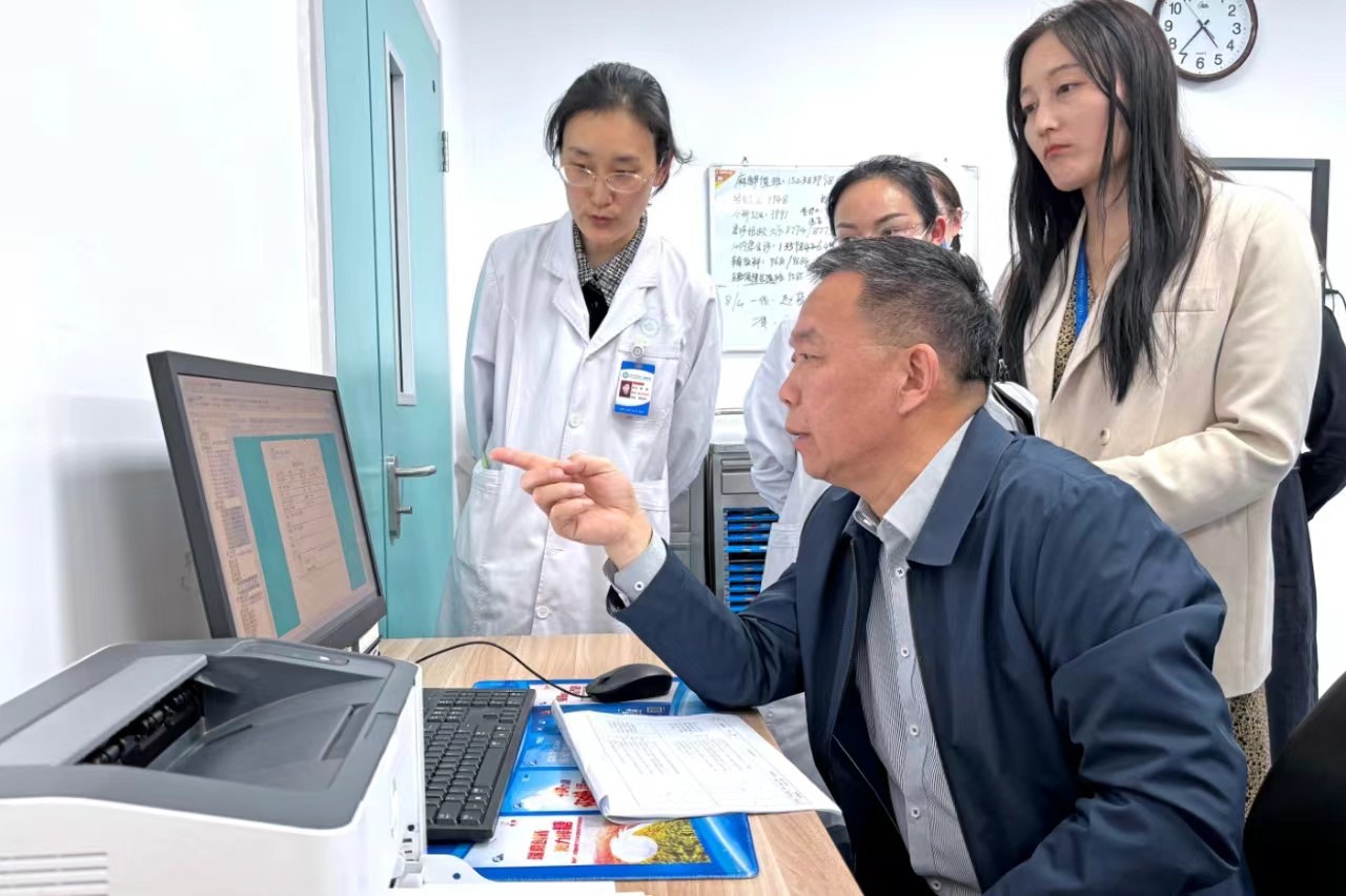 河南省血液安全技术核查组到我中心核查血液安全工作