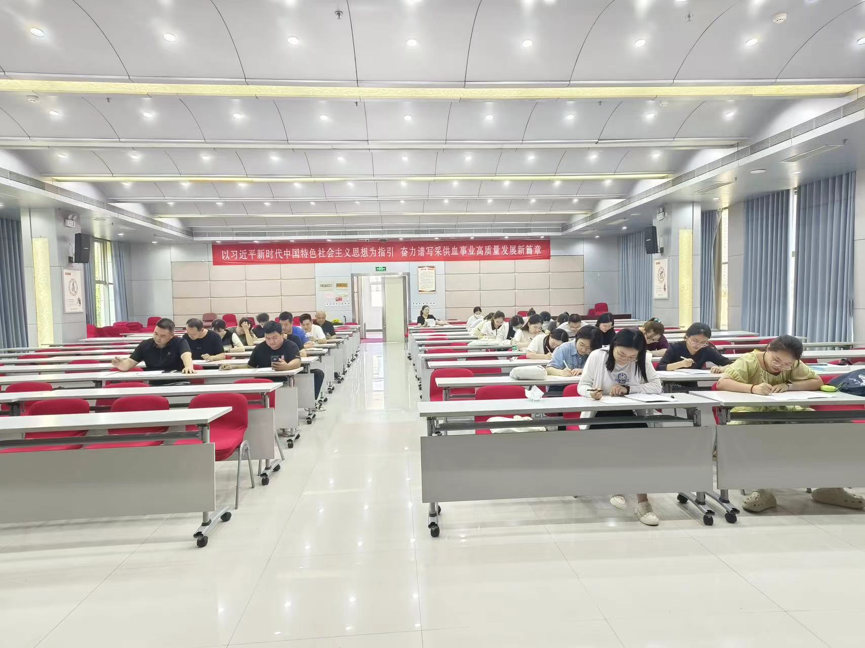 河南省红十字血液中心举办新入职员工培训班
