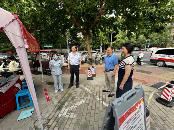 炎炎夏日送清凉 丝丝关怀暖人心