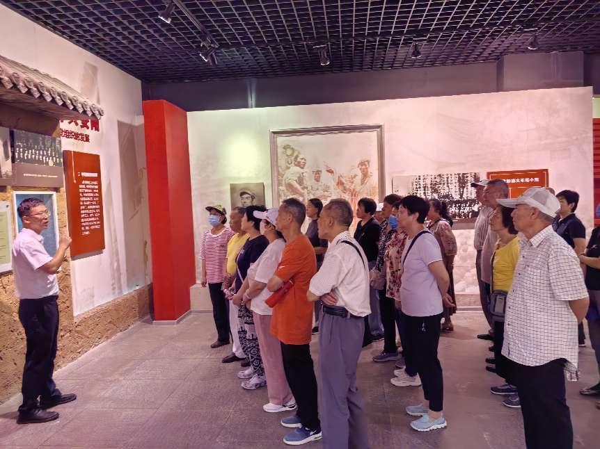 离退休党支部开展外出参观践学活动