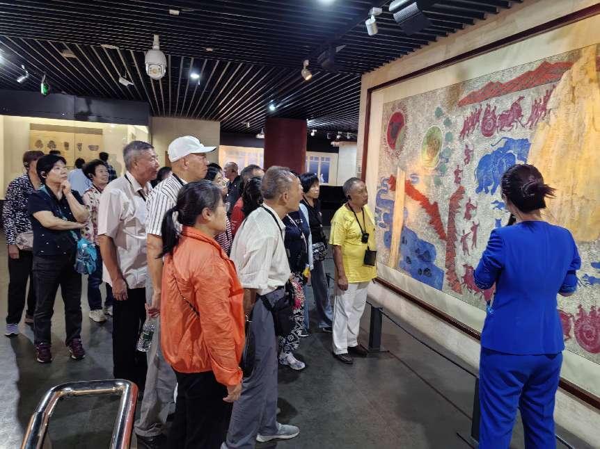 离退休党支部开展外出参观践学活动