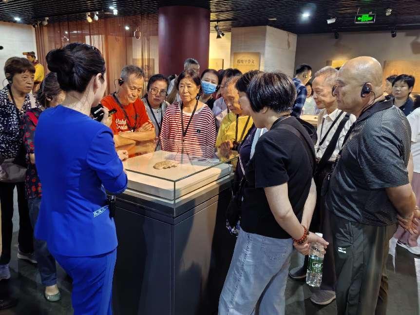 离退休党支部开展外出参观践学活动