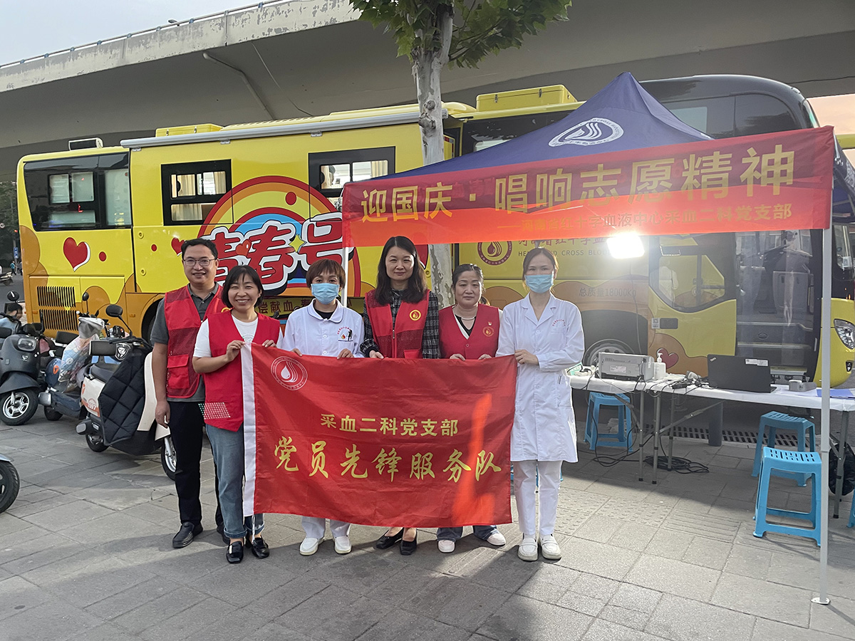 迎国庆  唱响志愿精神