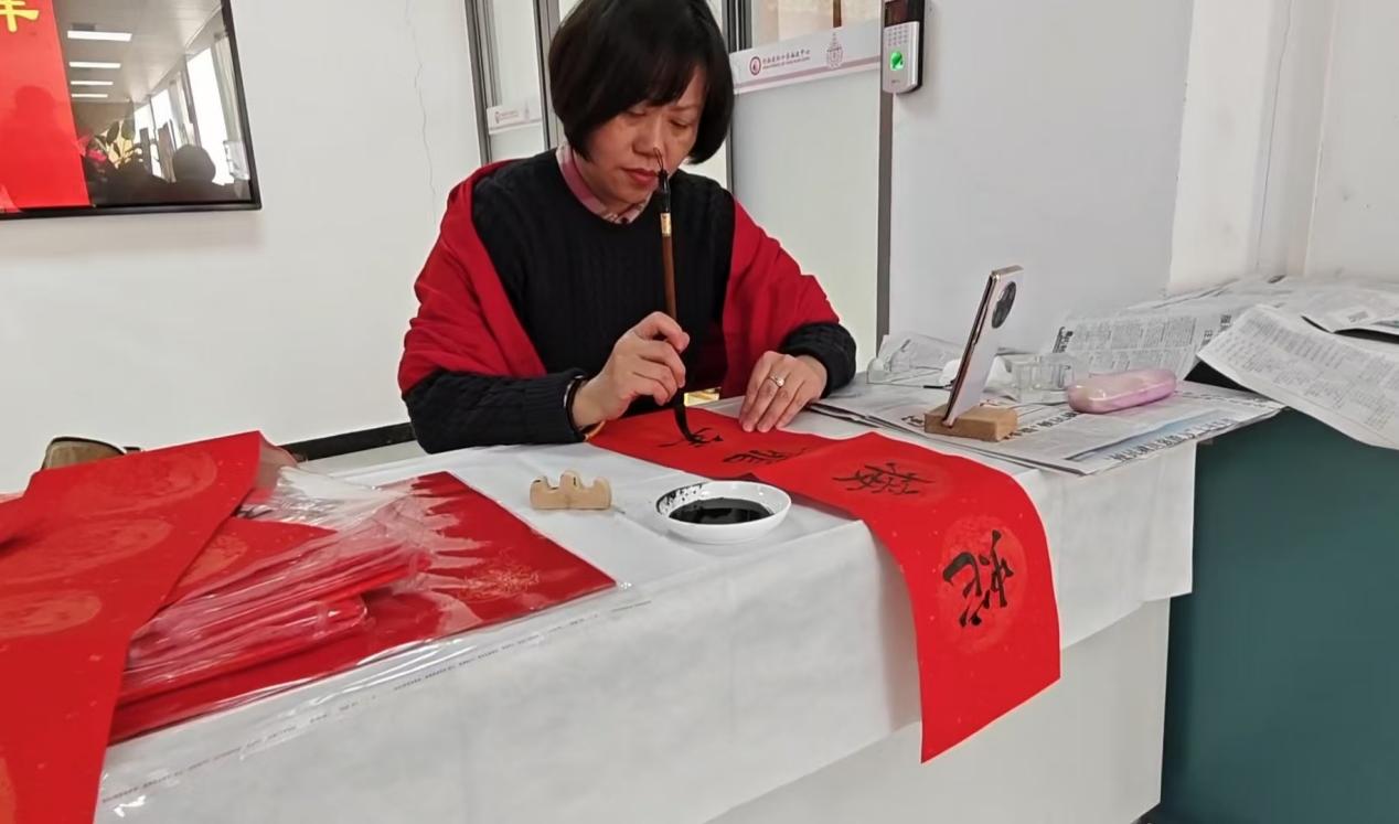 翰墨凝香传温暖 妙笔送福庆新年
