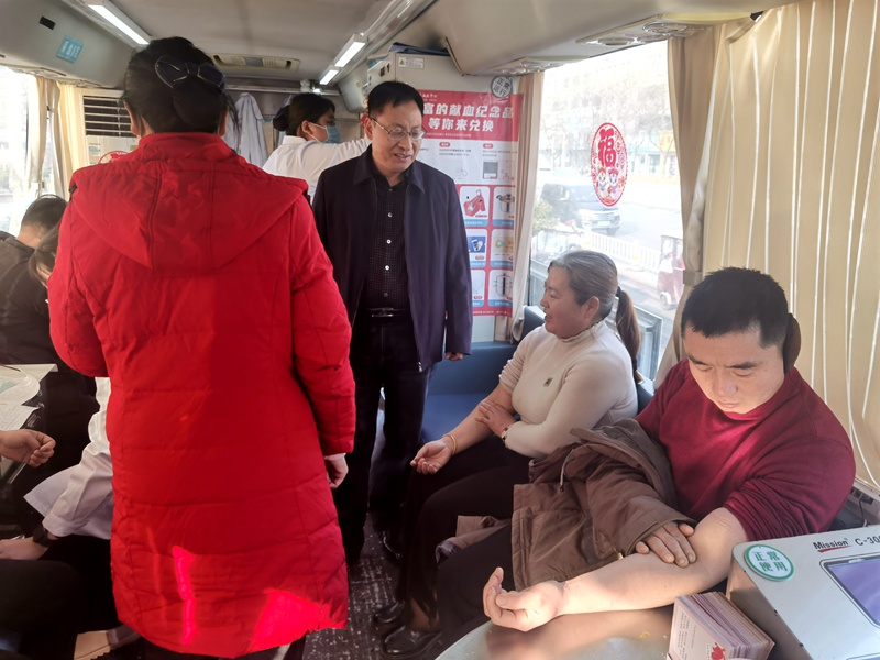 迎新春送祝福  情暖寒冬共欢颜
