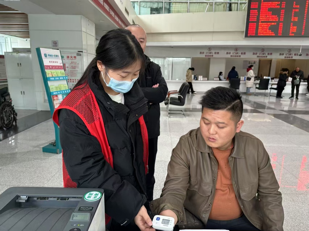 中心团委开展学雷锋志愿服务活动