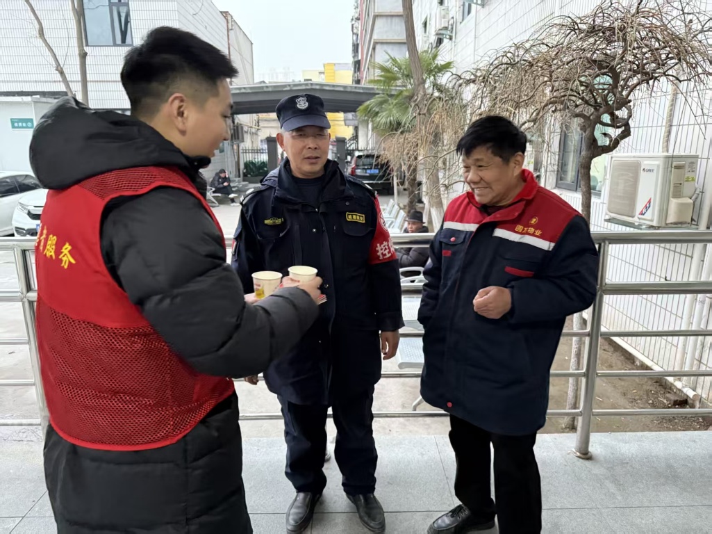 中心团委开展学雷锋志愿服务活动