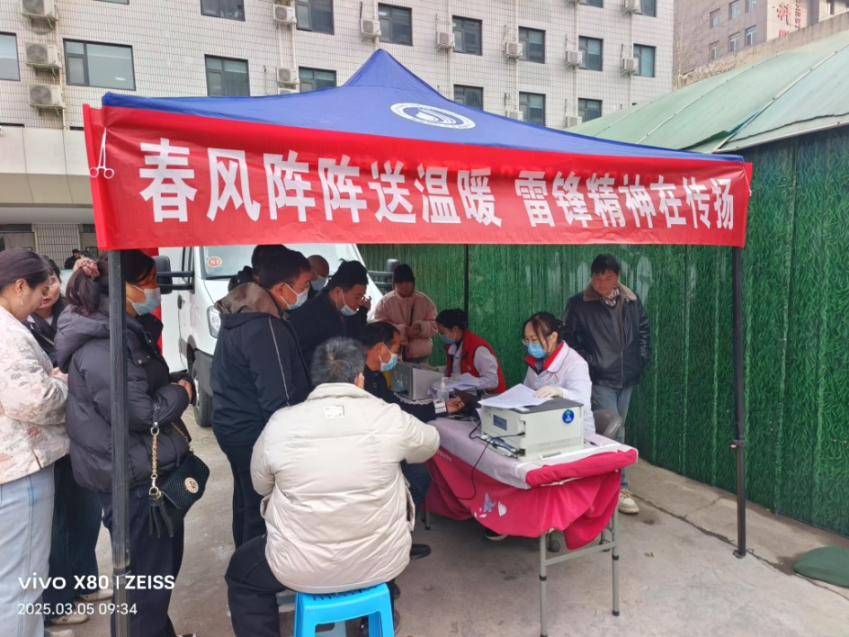 中心团委开展学雷锋志愿服务活动