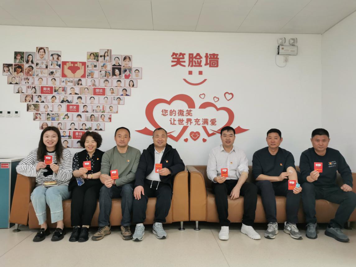 践行雷锋精神 诠释热血担当