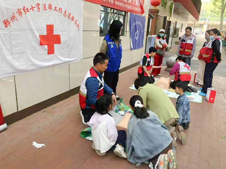 四月春风暖 热血润心田