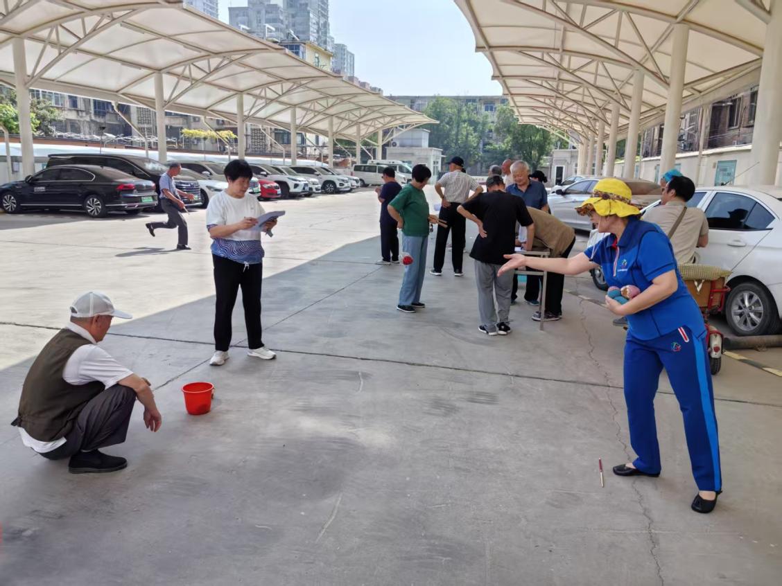 离退科召开春季老年趣味运动会