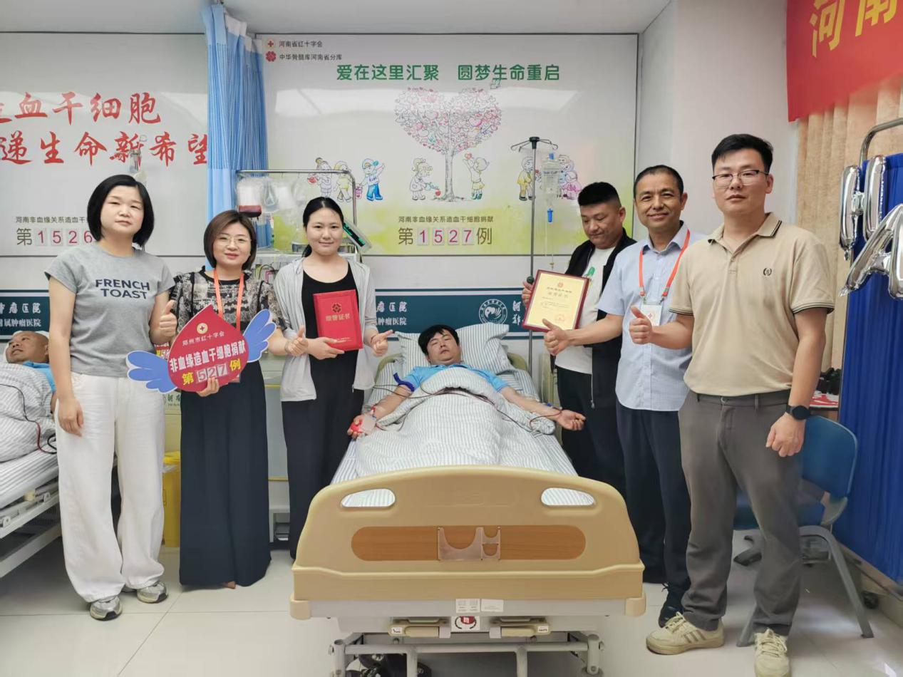 在生日的烛光中,他选择点亮他人的生命