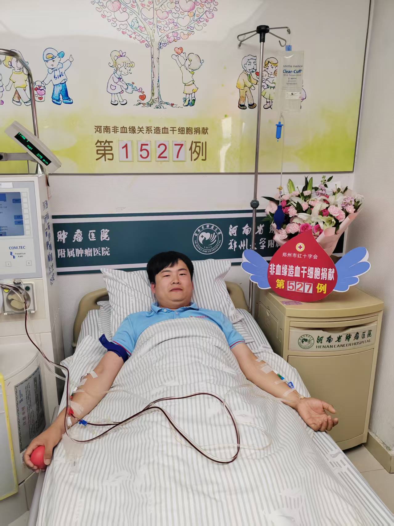 在生日的烛光中,他选择点亮他人的生命