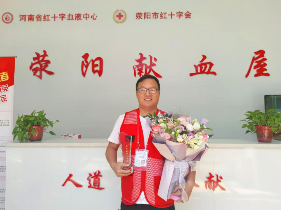 热血英雄席闪：用118次献血书写生命赞歌