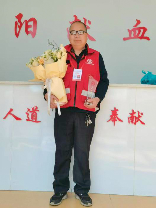 一位平凡英雄的爱心之光