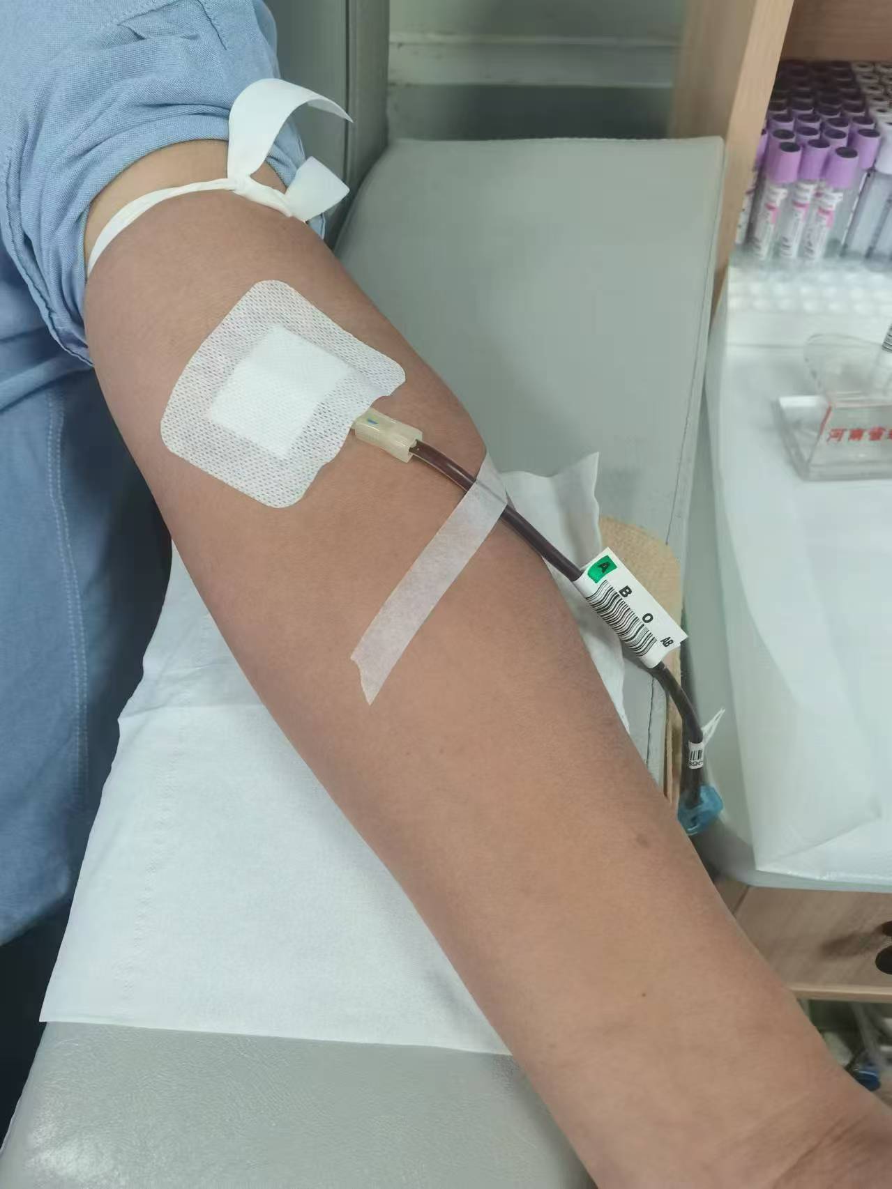 我献的血为什么不是红色的？