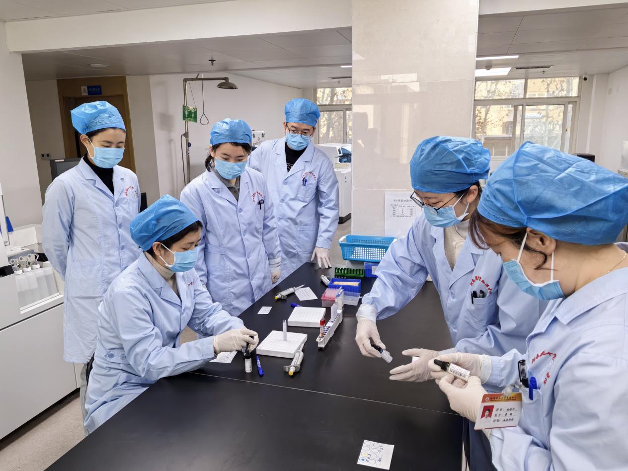 党建引领练精兵 严把血液质量关