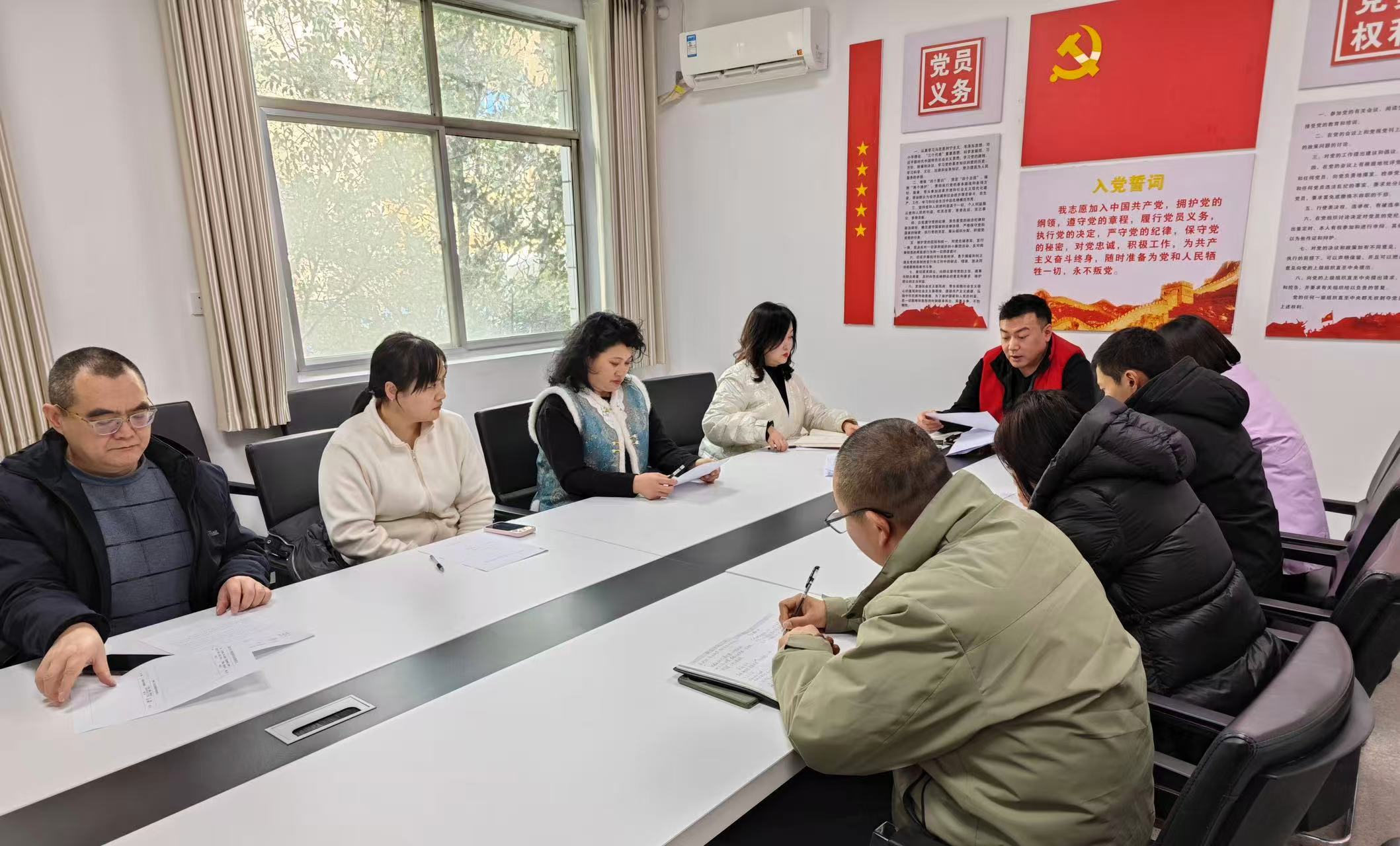 聚焦主题查摆问题 凝心聚力共促发展