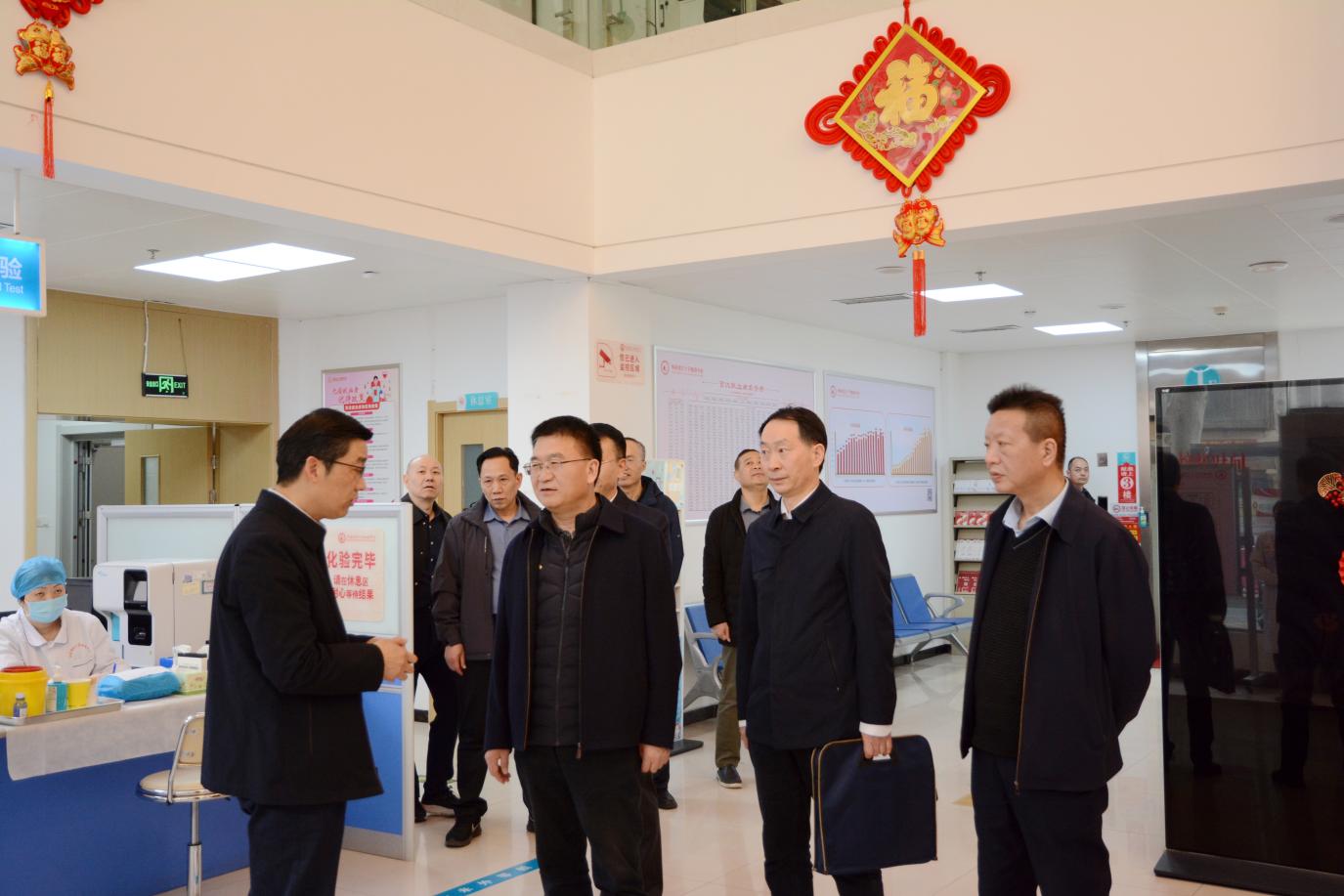 省卫生健康委副主任路修德一行莅临省血液中心调研春节期间血液保障工作 并慰问无偿献血者和一线工作人员