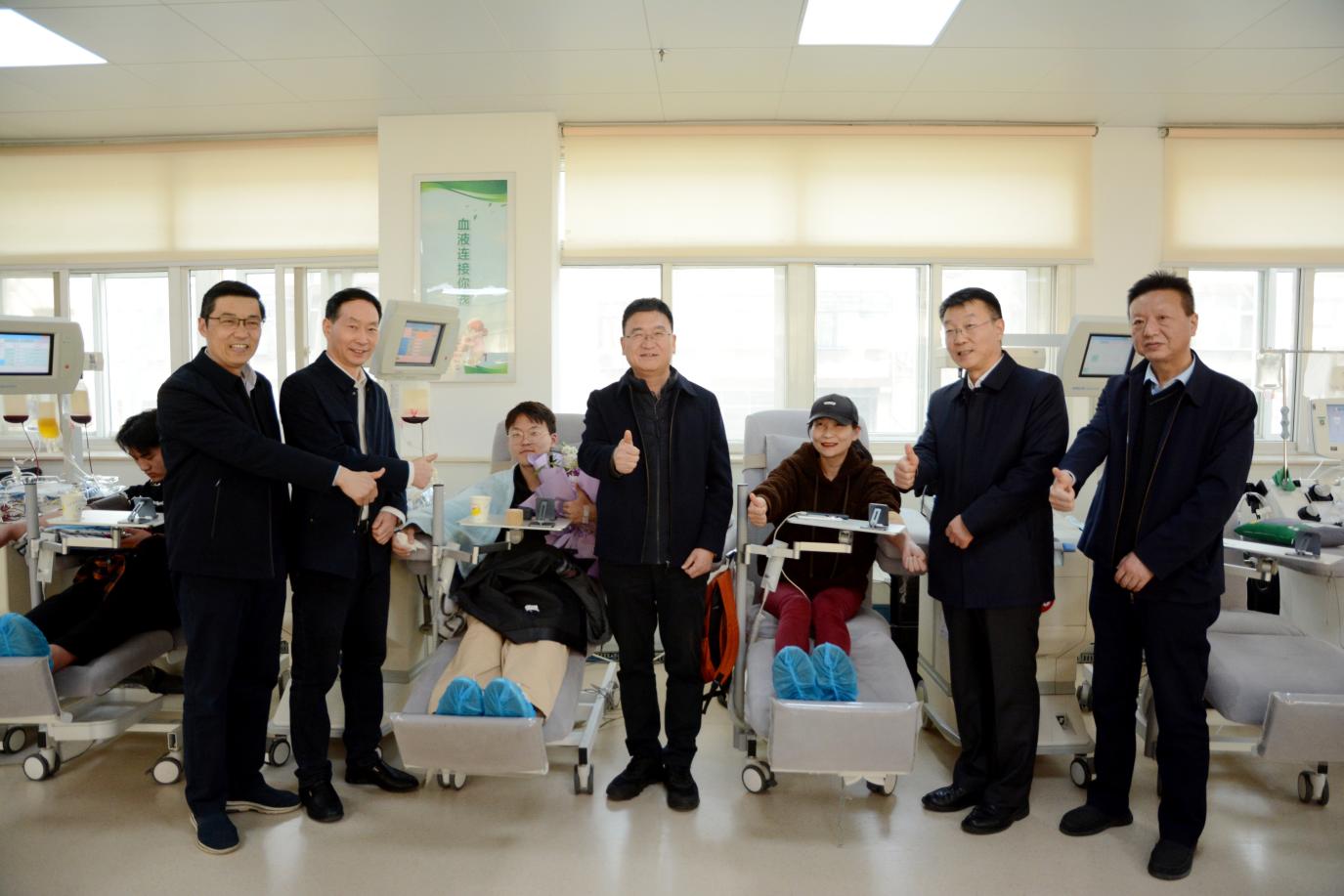 省卫生健康委副主任路修德一行莅临省血液中心调研春节期间血液保障工作 并慰问无偿献血者和一线工作人员