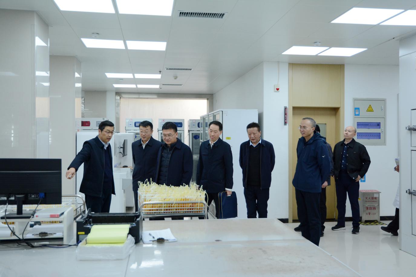 省卫生健康委副主任路修德一行莅临省血液中心调研春节期间血液保障工作 并慰问无偿献血者和一线工作人员