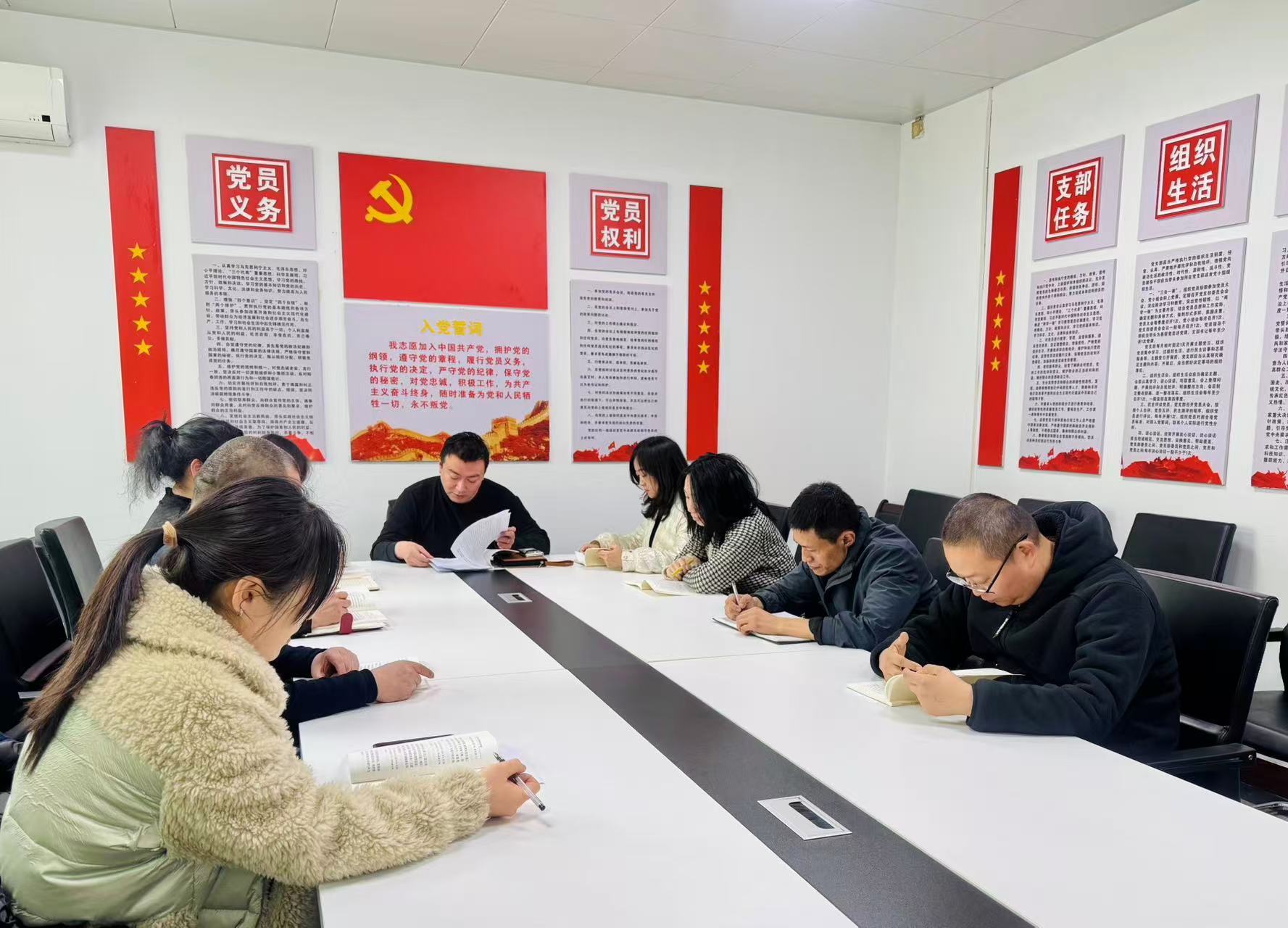 供应室党支部召开党员大会动员部署树立和践行正确政绩观学习教育工作