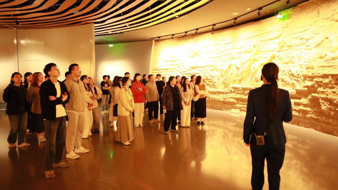 省血液中心开展“寻迹古都文明, 激扬爱国青春”主题实践活动
