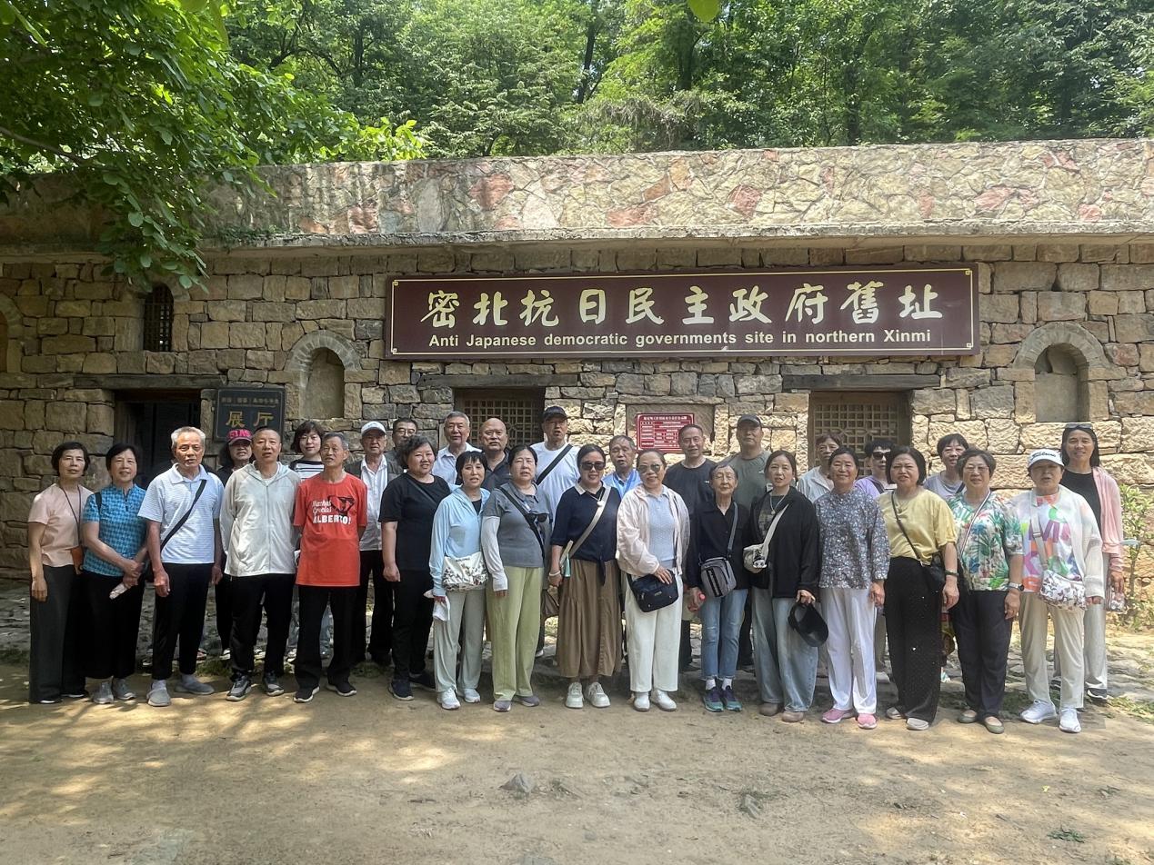 离退休党总支组织老党员到新密参观学习