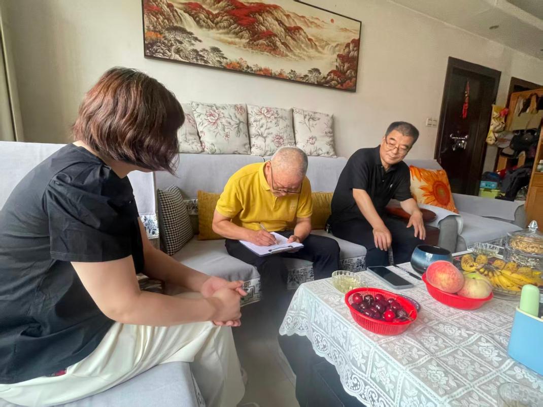 离退休党总支开展 “七一”前夕走访慰问老党员活动