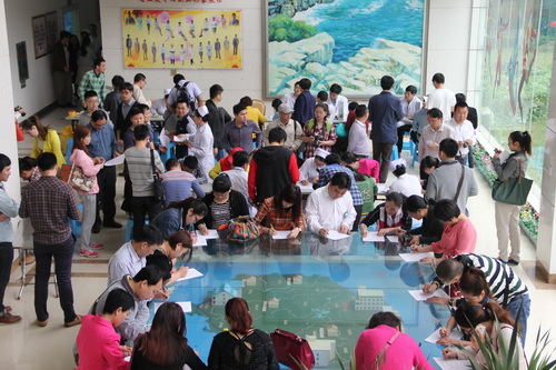 海南省卫生厅举办海南省卫生志愿者总队授旗仪式暨卫生系统学雷锋无偿献血活动