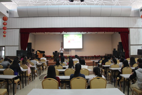 海南工商职业学院学子到我中心参观学习