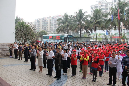 海南省卫生厅举办海南省卫生志愿者总队授旗仪式暨卫生系统学雷锋无偿献血活动