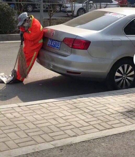 这个世界虽不完美，但温暖却从未缺席！
